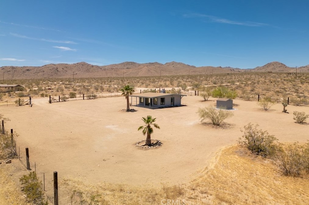 2633 Kickapoo Trl, Yucca Valley CA 92285-3419 exterior