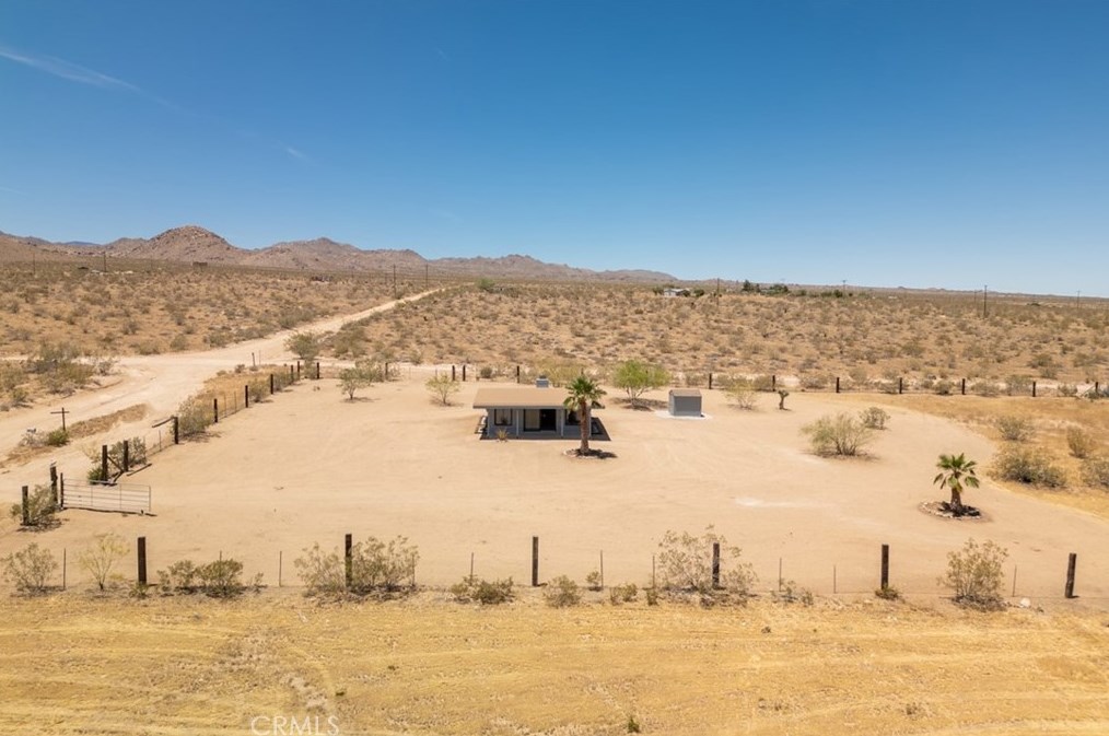 2633 Kickapoo Trl, Yucca Valley CA 92285-3419 exterior