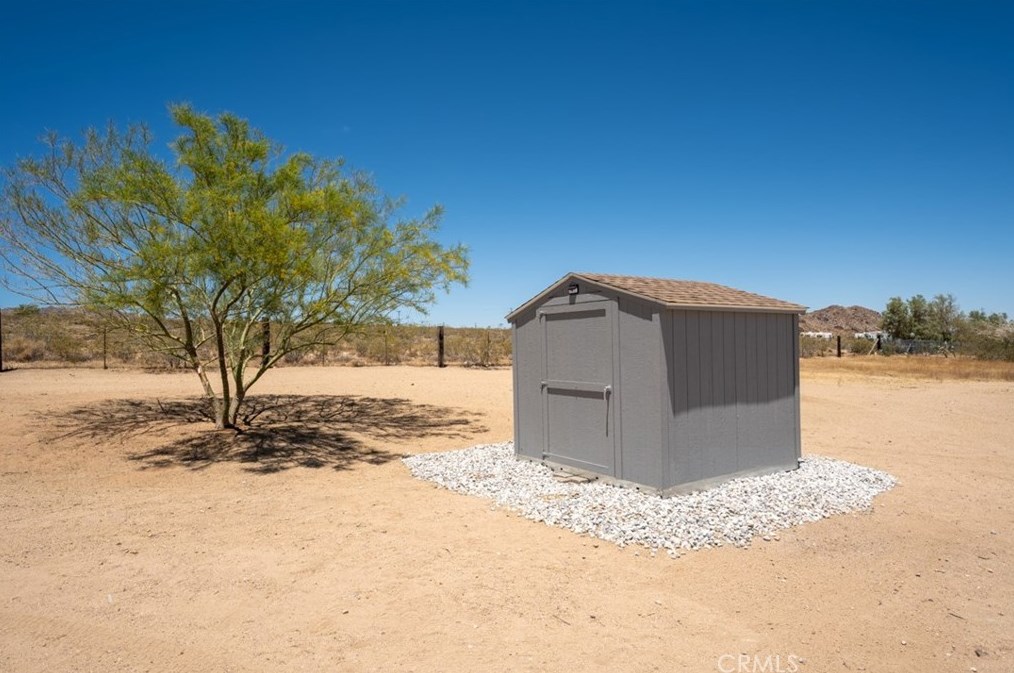 2633 Kickapoo Trl, Yucca Valley CA 92285-3419 exterior