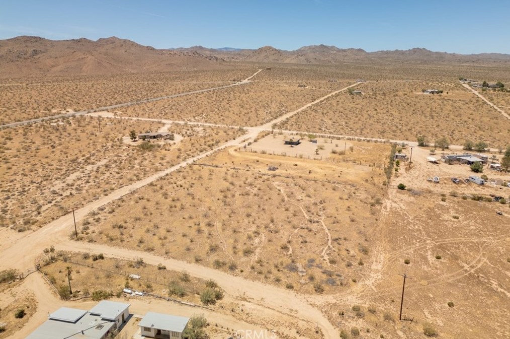 2633 Kickapoo Trl, Yucca Valley CA 92285-3419 exterior