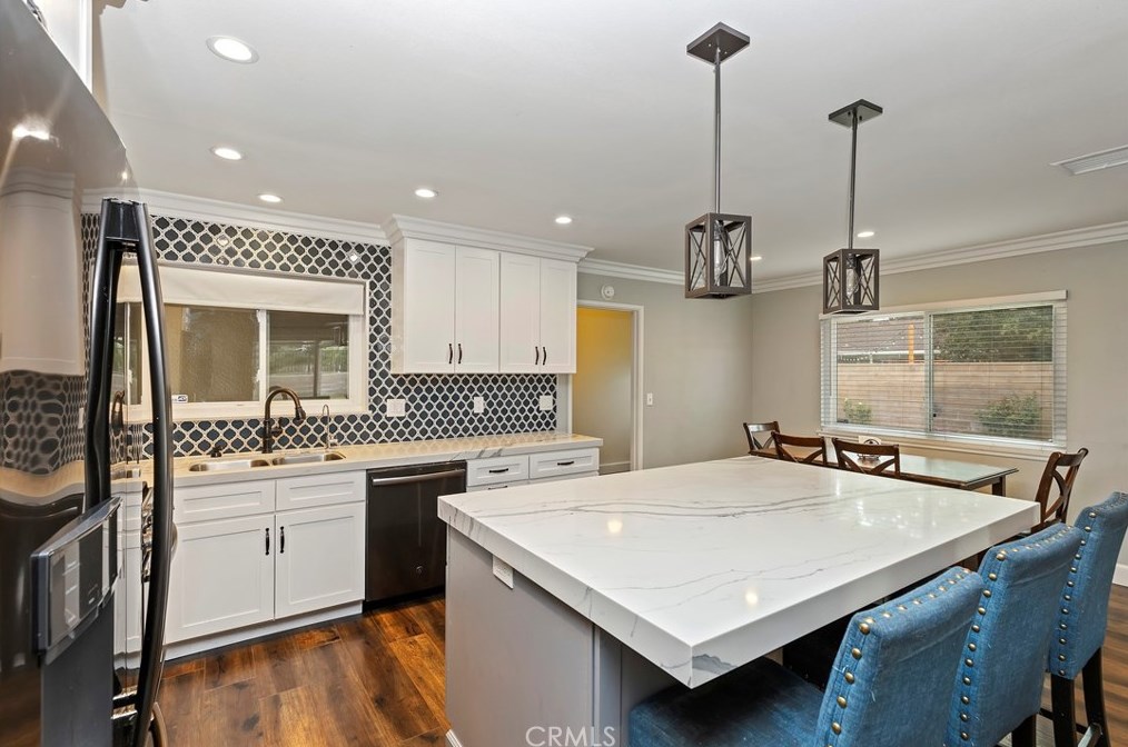 1478 Rosehill Dr, Riverside CA  92507-5965 exterior