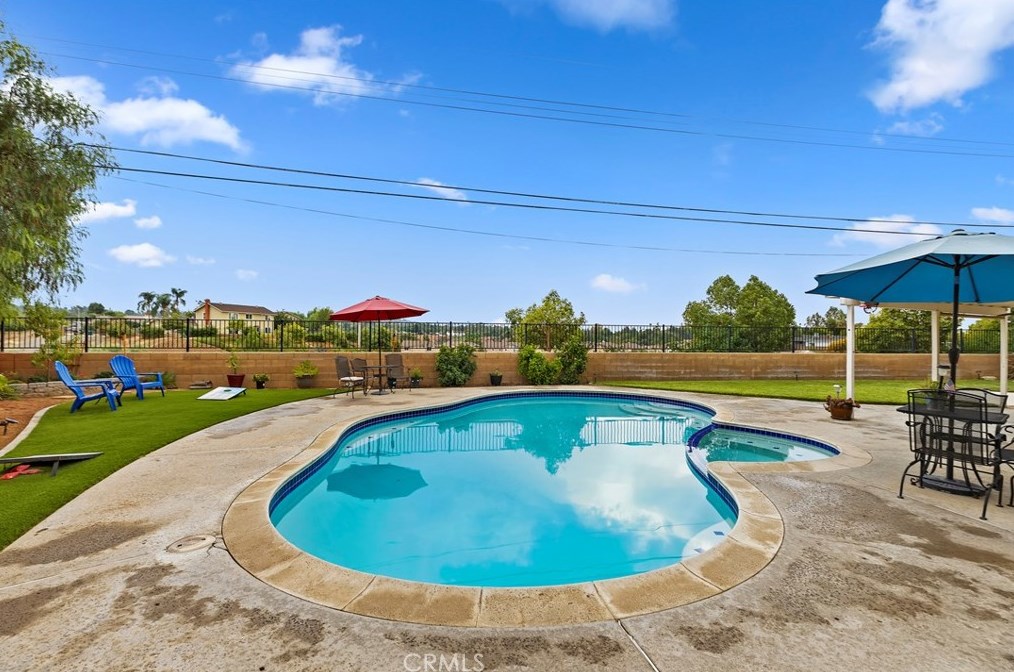 1478 Rosehill Dr, Riverside CA  92507-5988 exterior