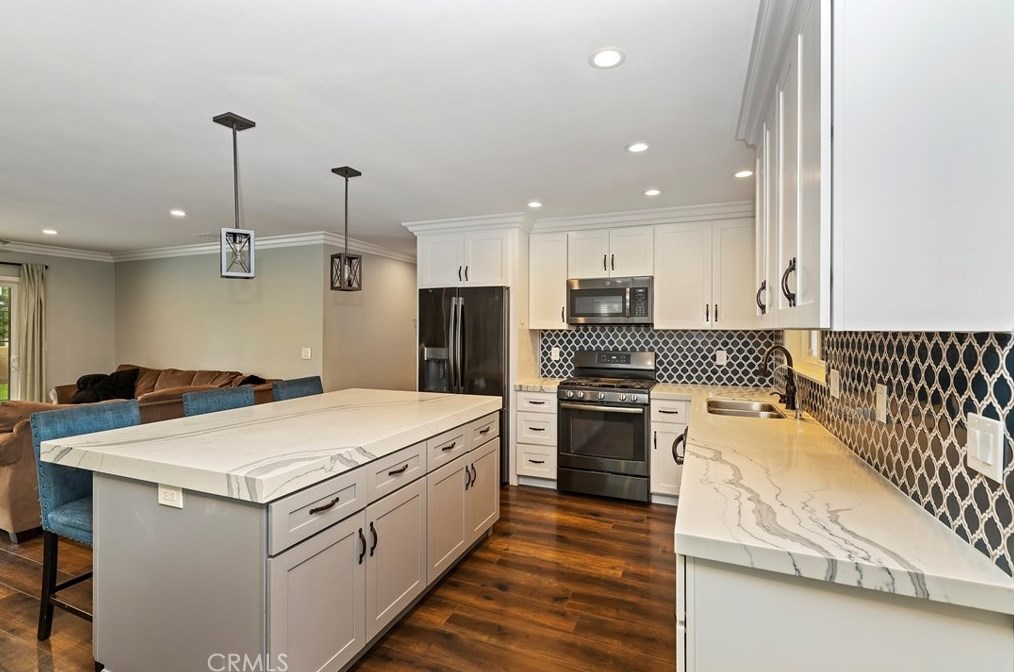 1478 Rosehill Dr, Riverside CA  92507-5988 exterior