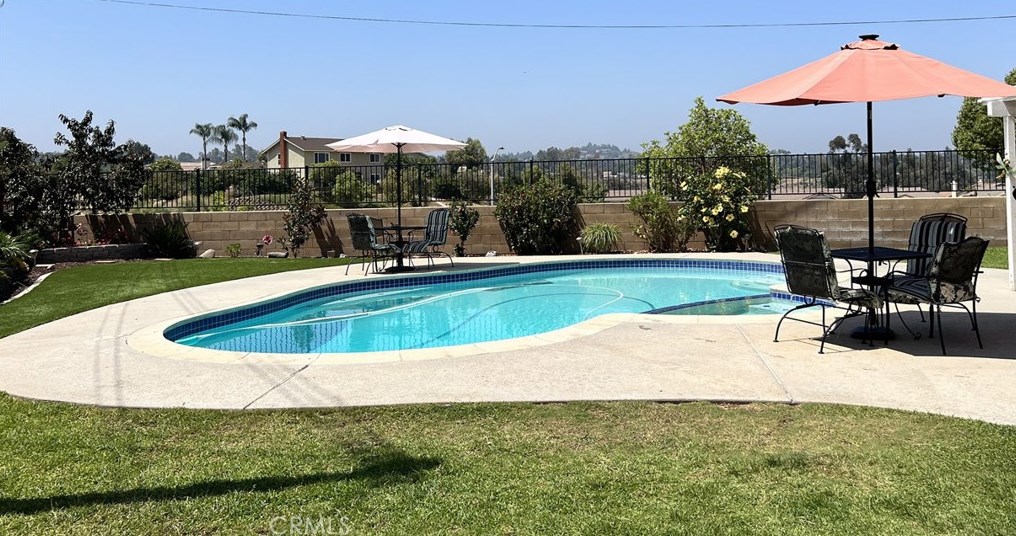 1478 Rosehill Dr, Riverside CA  92507-5988 exterior
