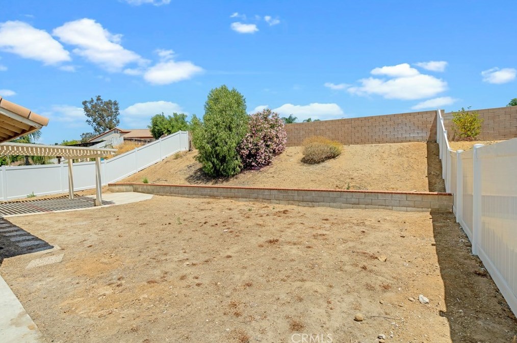 31670 Willow View Pl, Lake Elsinore CA  92532-0401 exterior