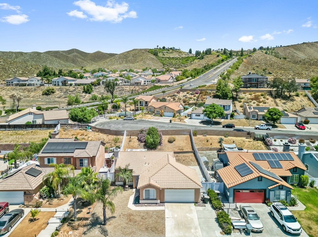 31670 Willow View Pl, Lake Elsinore CA  92532-0401 exterior