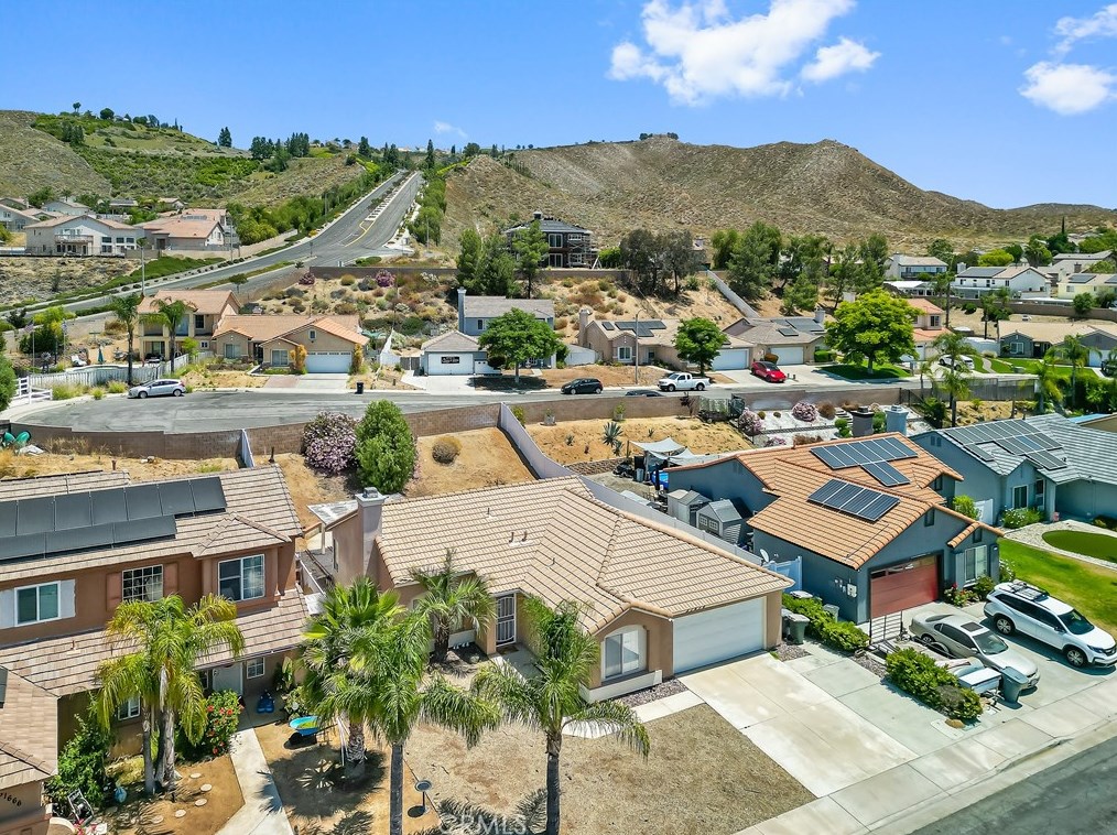 31670 Willow View Pl, Lake Elsinore CA  92532-0401 exterior