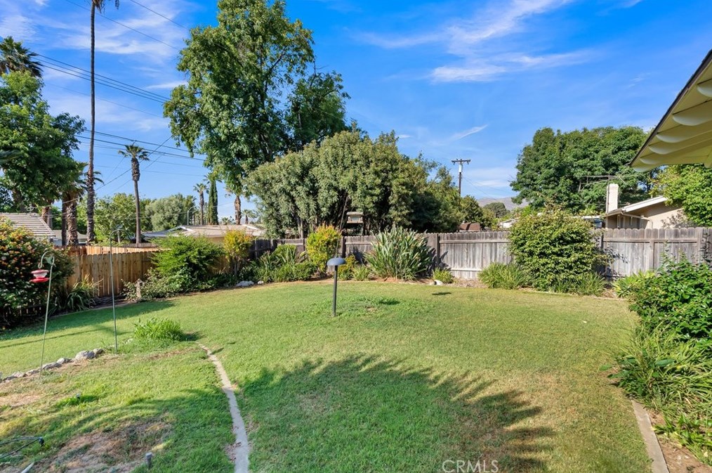 1961 Wetherly Way, Riverside CA 92506-3564 exterior