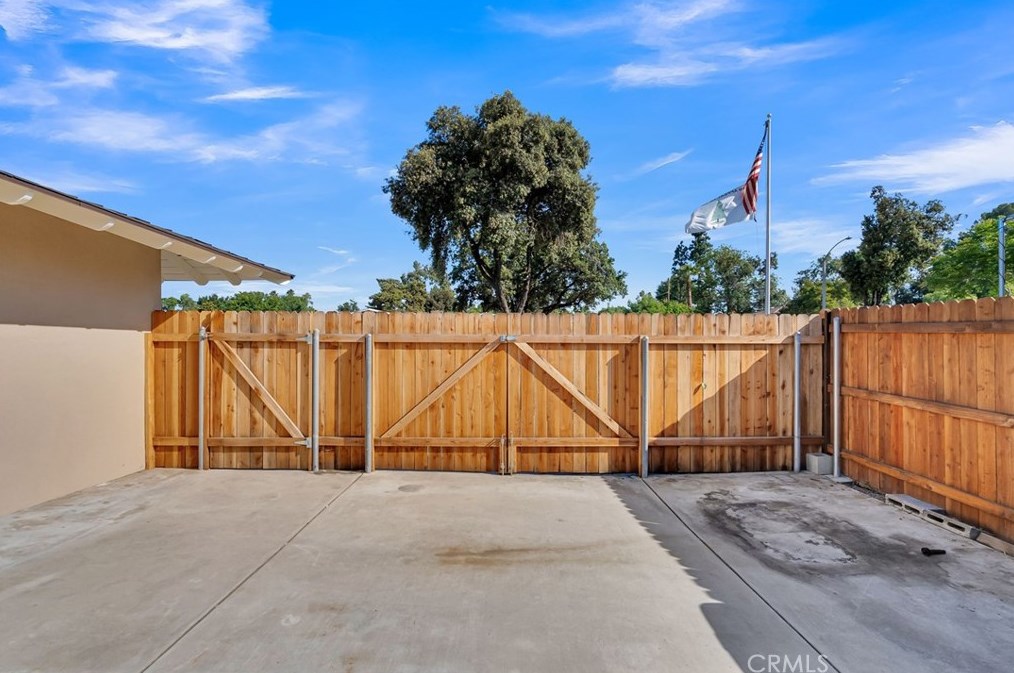 1961 Wetherly Way, Riverside CA 92506-3564 exterior