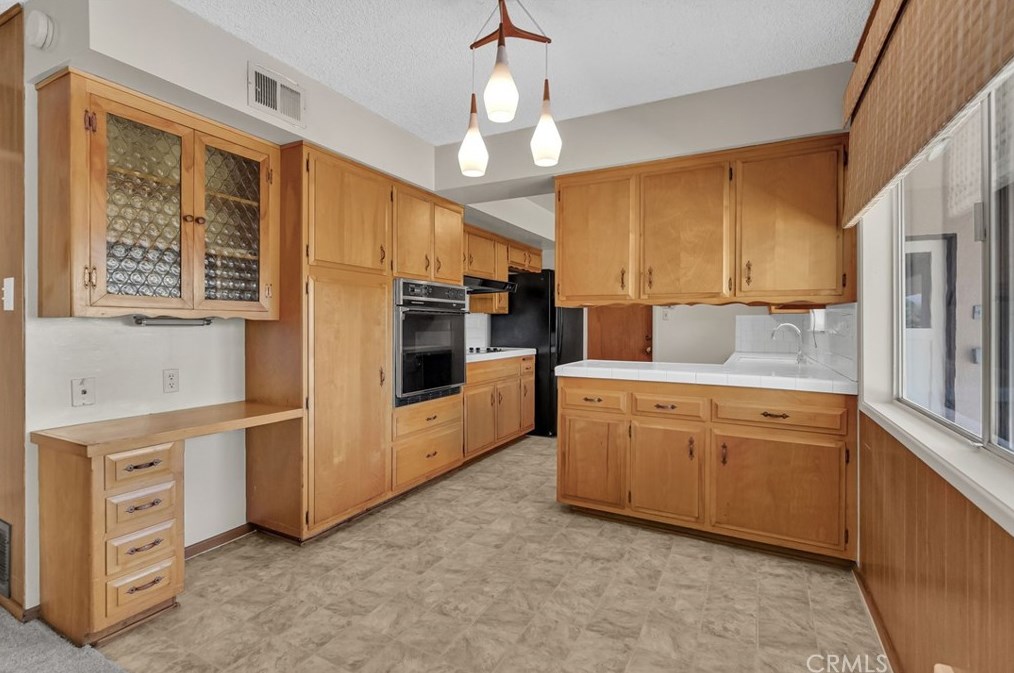 1961 Wetherly Way, Riverside CA 92506-3564 exterior