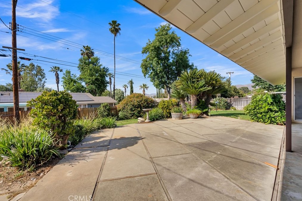 1961 Wetherly Way, Riverside CA 92506-3564 exterior