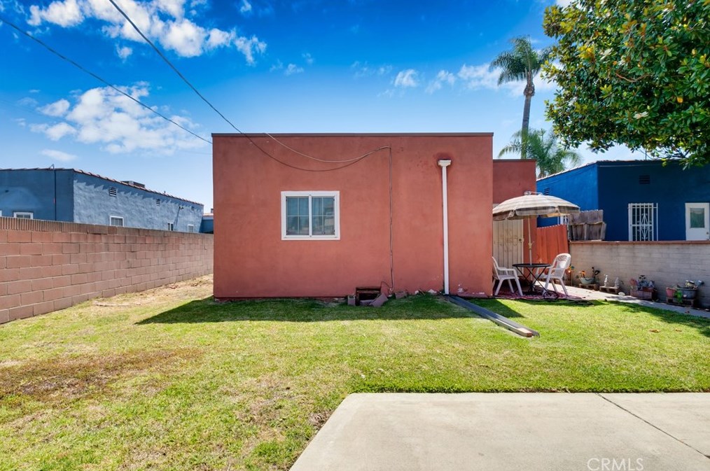 8635 Haas Ave, Los Angeles CA  90047-3220 exterior
