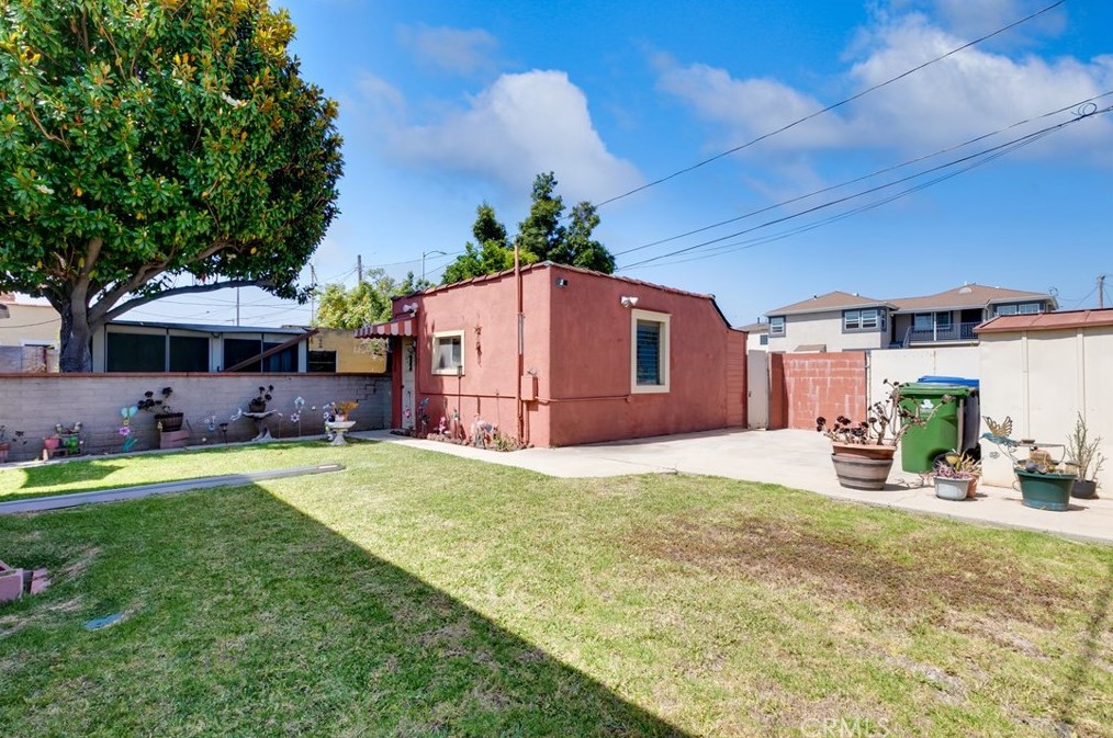 8635 Haas Ave, Los Angeles CA  90047-3220 exterior