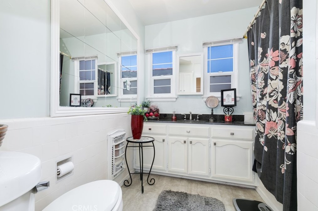 8635 Haas Ave, Los Angeles CA  90047-3220 exterior