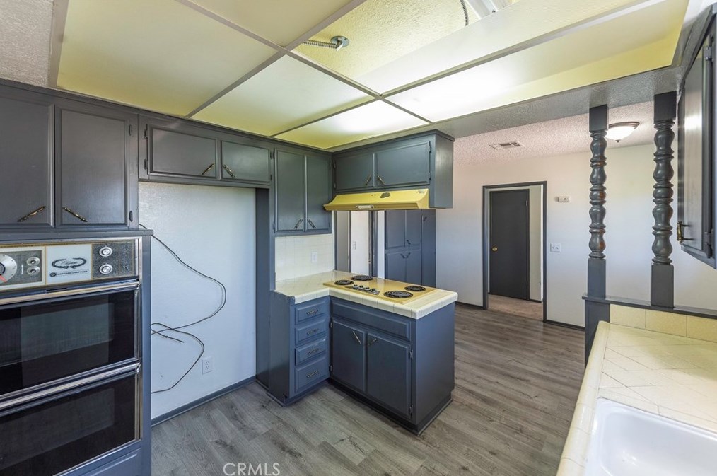 14524 Willow St, Hesperia CA  92345-2725 exterior