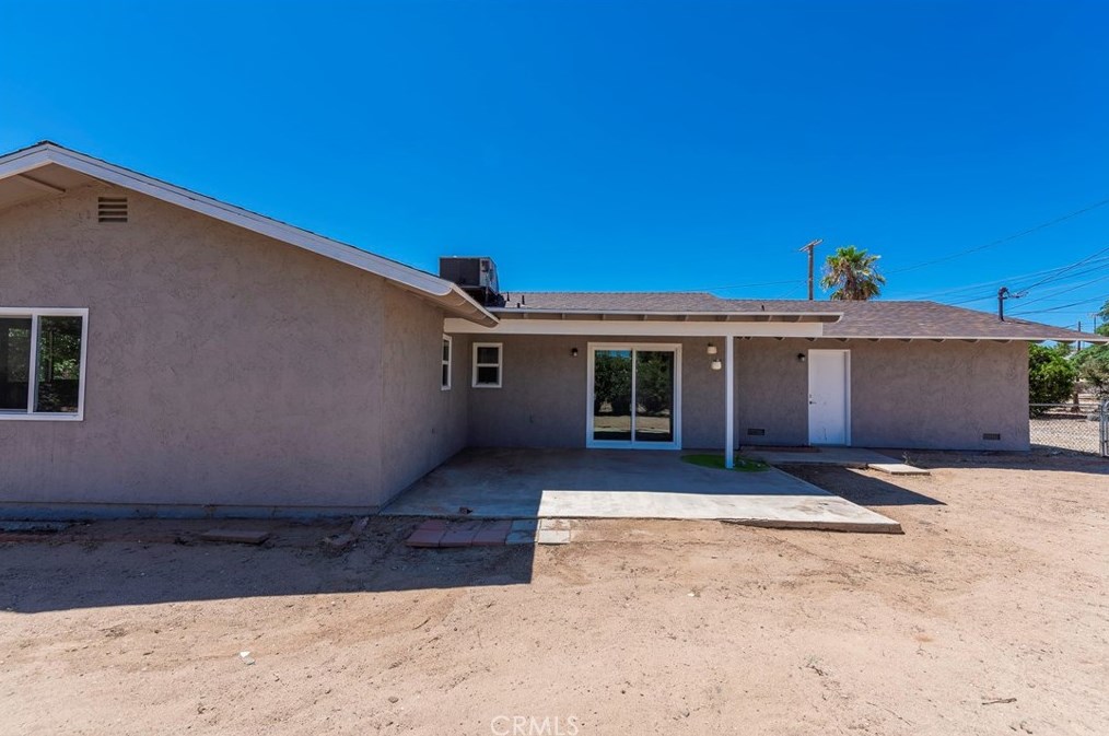 14524 Willow St, Hesperia CA  92345-2725 exterior