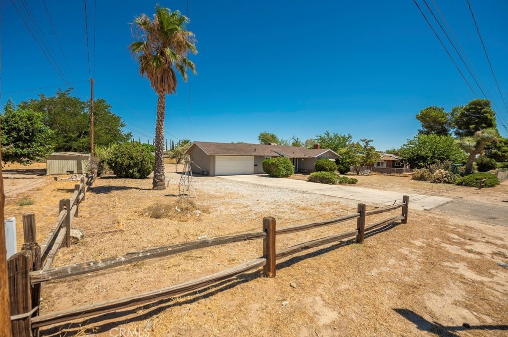 14524 Willow St, Hesperia CA  92345-2725 exterior