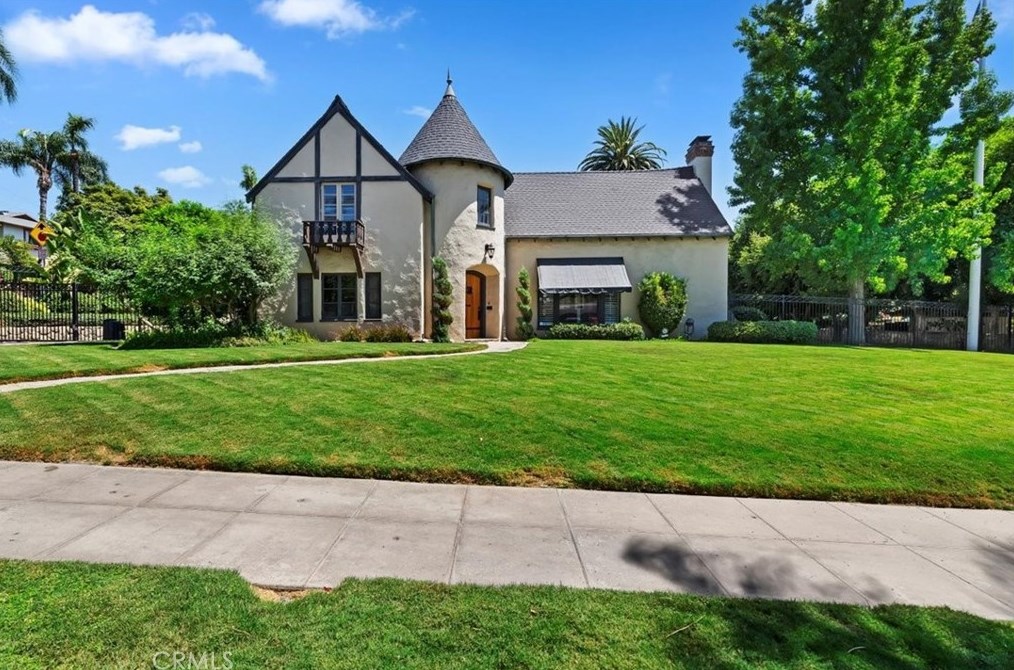 3014 Pine St, Riverside CA  92501-2364 exterior