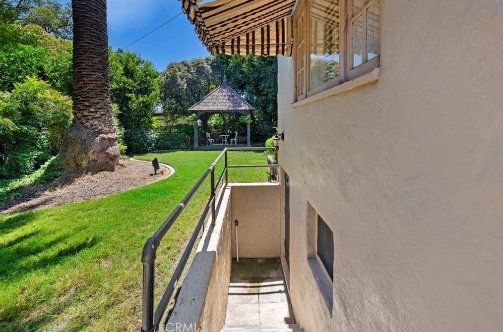 3014 Pine St, Riverside CA  92501-2364 exterior