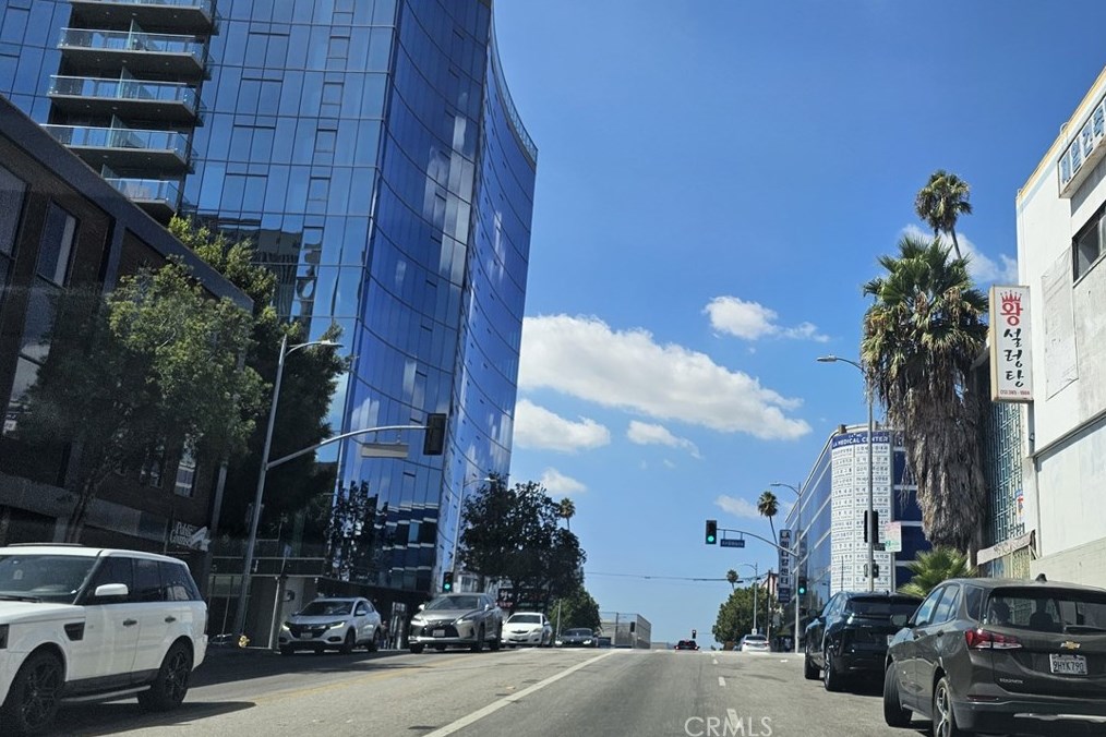 525 Ardmore Ave, Los Angeles CA  90004-2057 exterior