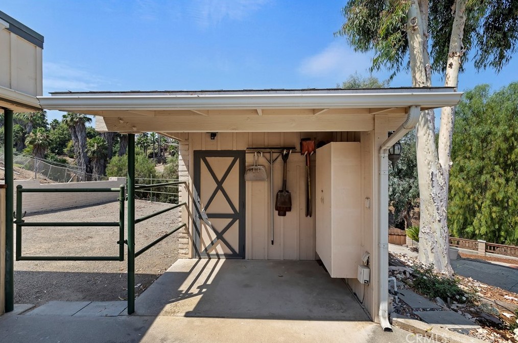 16229 Sunset Trl, Riverside CA  92506-5844 exterior