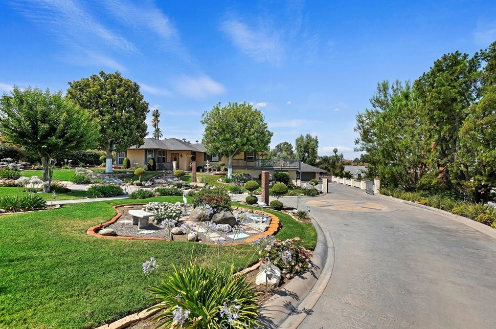 16229 Sunset Trl, Riverside CA  92506-5844 exterior