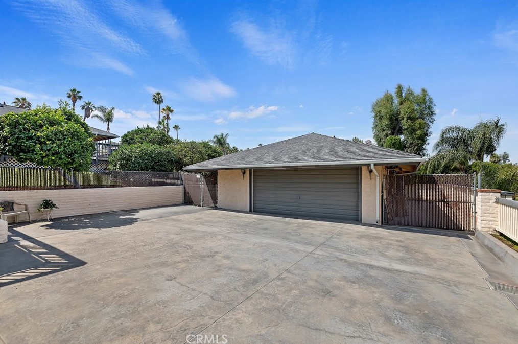 16229 Sunset Trl, Riverside CA  92506-5844 exterior