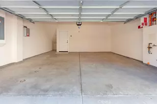 150 Bridle Dr, Burbank, CA 91506 - Photo 3