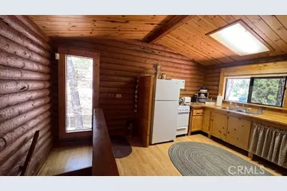 33796 Cedar Pines Lane, Green Valley Lake, CA 92341 - Photo 9