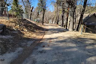 32826 Truman Ln, Running Springs, CA 92382 - Photo 9