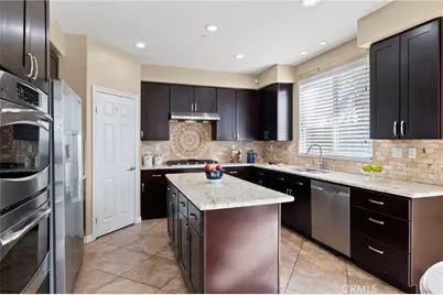 5381 Campania Way, Fontana, CA 92336 - Photo 19