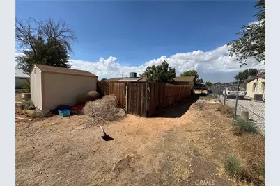 21815 Klickitat Avenue, Apple Valley, CA 92307 - Photo 33