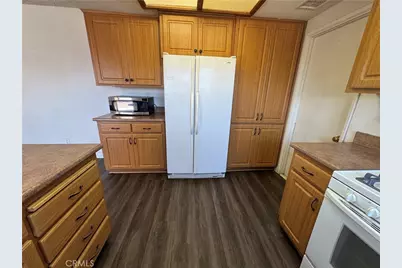 21815 Klickitat Avenue, Apple Valley, CA 92307 - Photo 15