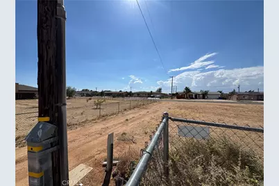 21815 Klickitat Avenue, Apple Valley, CA 92307 - Photo 41