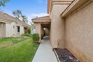23046 Joaquin Ridge Dr, Murrieta, CA 92562 - Photo 3