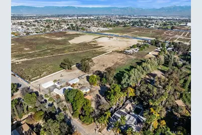 11139 Laurel Avenue, Bloomington, CA 92316 - Photo 9