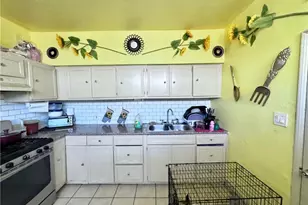 7011 7011 Bonsallo, Los Angeles, CA 90044 - Photo 9