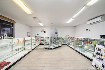 838 W Valley Boulevard, Bloomington, CA 92316 - Photo 7