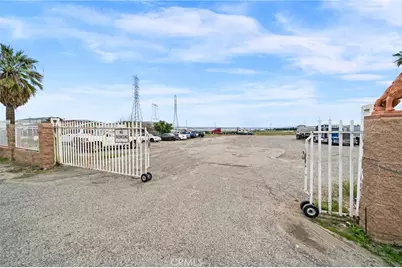 19597 Jurupa Avenue, Bloomington, CA 92316 - Photo 31