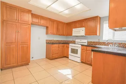 12176 Stonegate, Victorville, CA 92392 - Photo 17