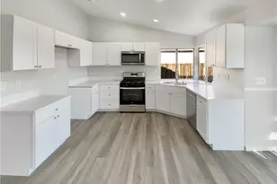 13197 Snowview Rd, Victorville, CA 92392 - Photo 9