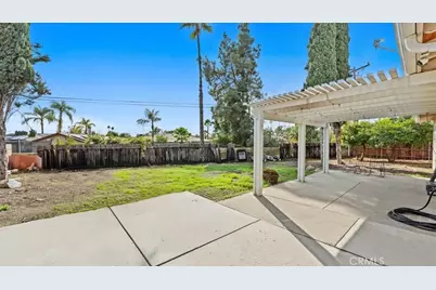 17547 Granada, Fontana, CA 92335 - Photo 21