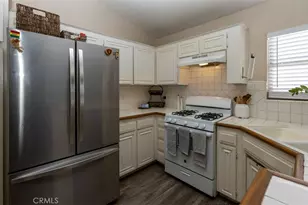 14476 Oak Knoll Ct, Fontana, CA 92337 - Photo 17