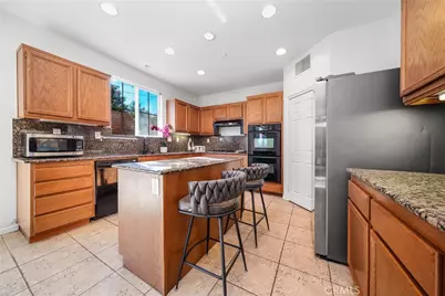 15187 Hawk Street, Fontana, CA 92336 - Photo 11