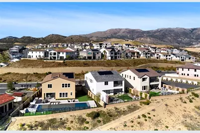 21156 Poema Place, Chatsworth, CA 91311 - Photo 35