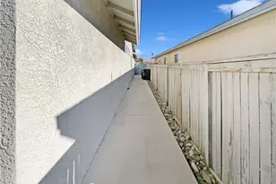 12362 Highgate Ave, Victorville, CA 92395 - Photo 17