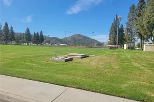 15597 Castellion, Fontana, CA 92337 - Photo 23