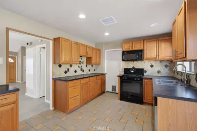 6930 Kern, Jurupa Valley, CA 92509 - Photo 9
