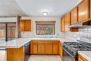 4883 Newport Ln, Riverside, CA 92504 - Photo 13