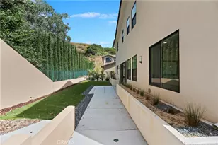 1013 N Staley Ln, Los Angeles, CA 90042 - Photo 15